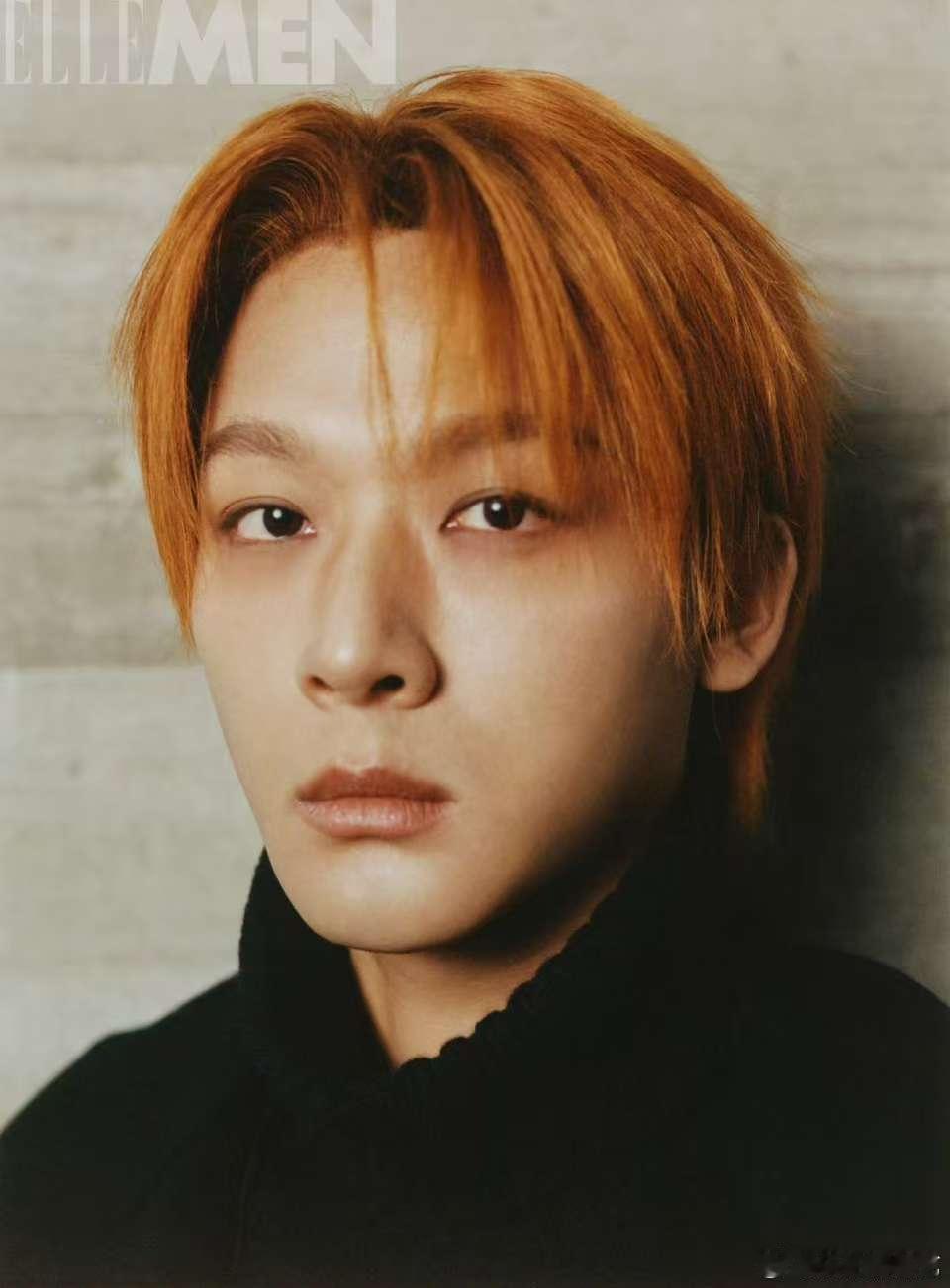 张晚意栗色发色很有一种早期男团的风格了呀，发现他这个造型也是挺有爱豆的feel 