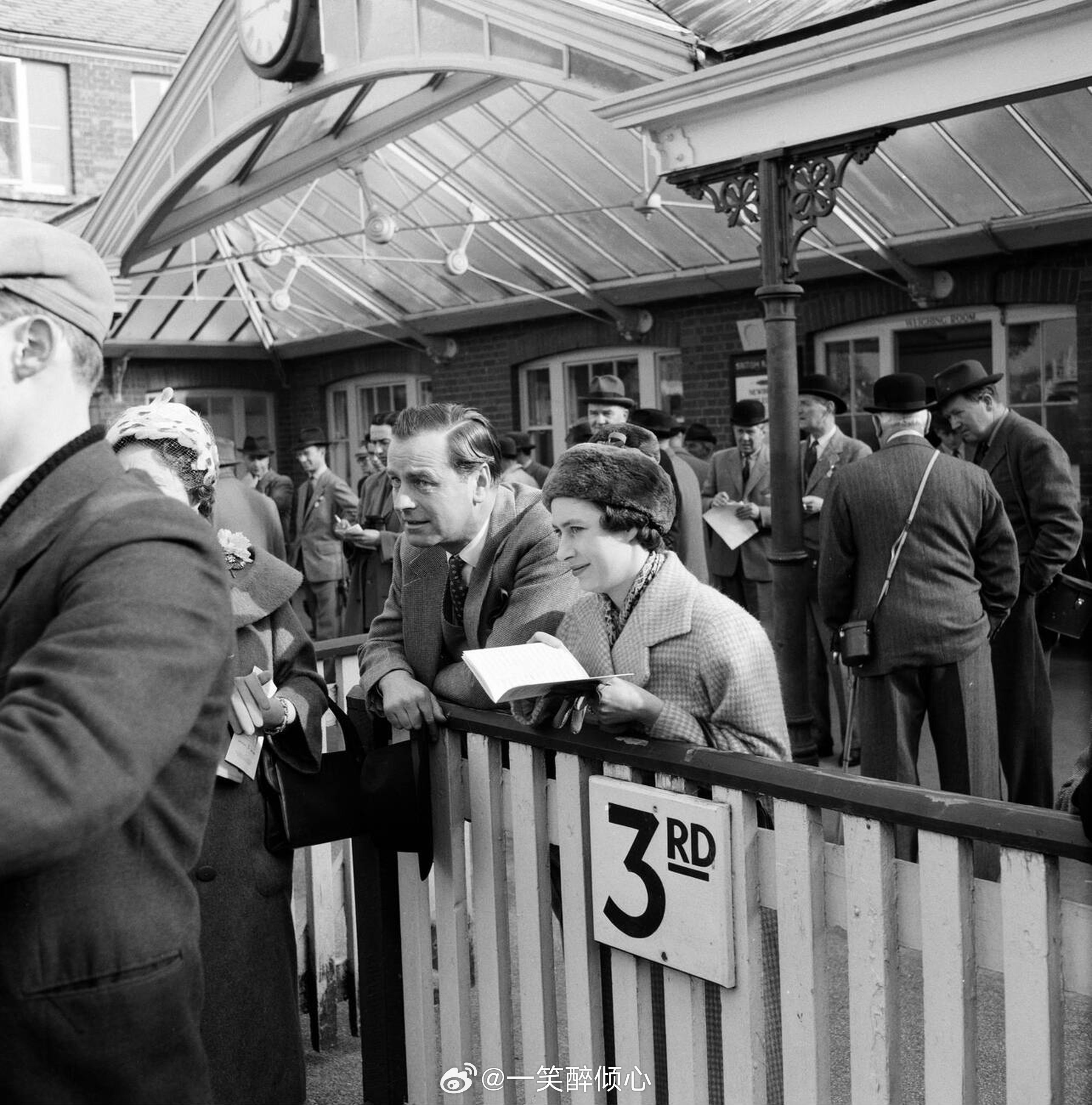 玛格丽特公主  1960年3月4日，伊丽莎白王太后和她的女儿玛格丽特公主以及准女