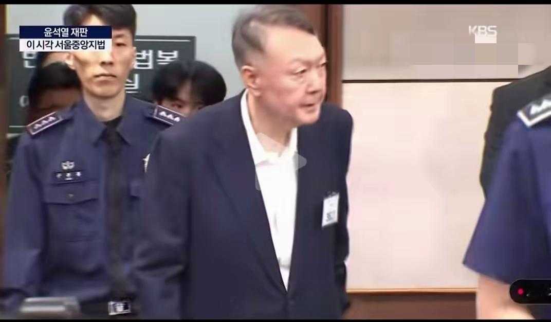 韩国总统尹锡悦在韩国史上最为悲惨的总统，他是第一个在任上被捕的总统，这是史上从来