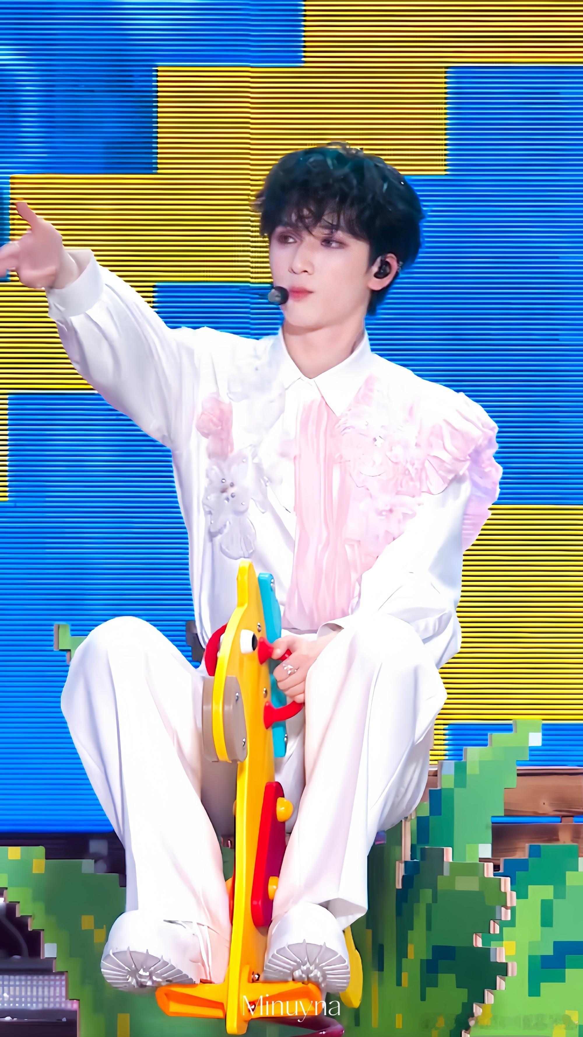 yhx 字句消逝在雨里,恰是我们的缩影。