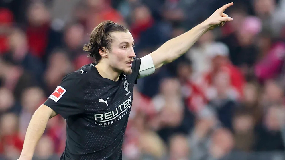 莱比锡的奥地利中场施拉格尔将在今夏自由身离队。据“踢球者”，莱比锡目前把门兴小将