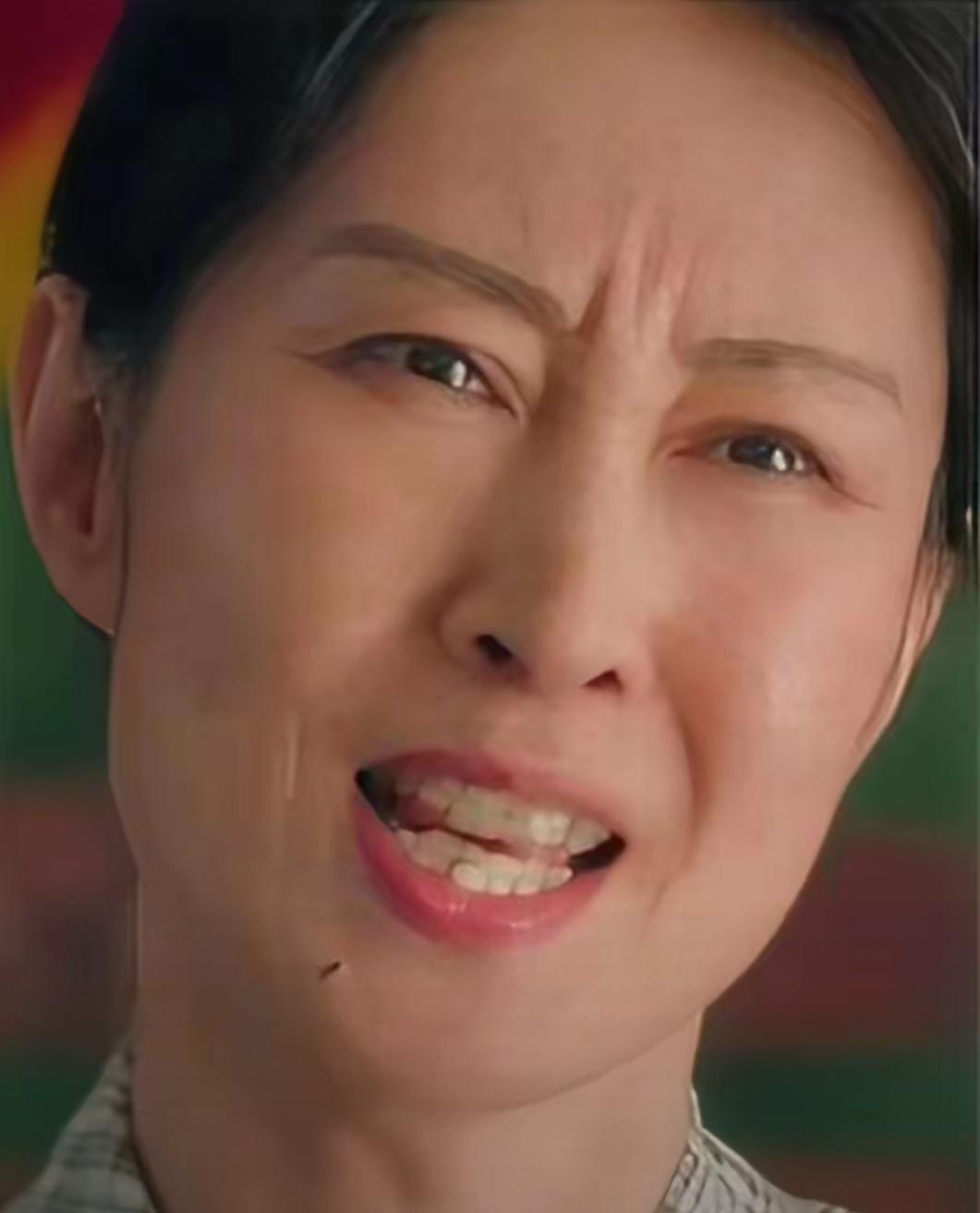 大家有没有觉得《纯真年代的爱情》中的许主任扮演者的演技有点过于夸张了呢？

这位