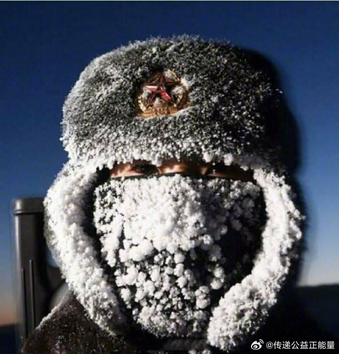 向冬天寒冷雪地里的边防战士致敬，请花1秒时间给他一个赞！[赞] ​​​