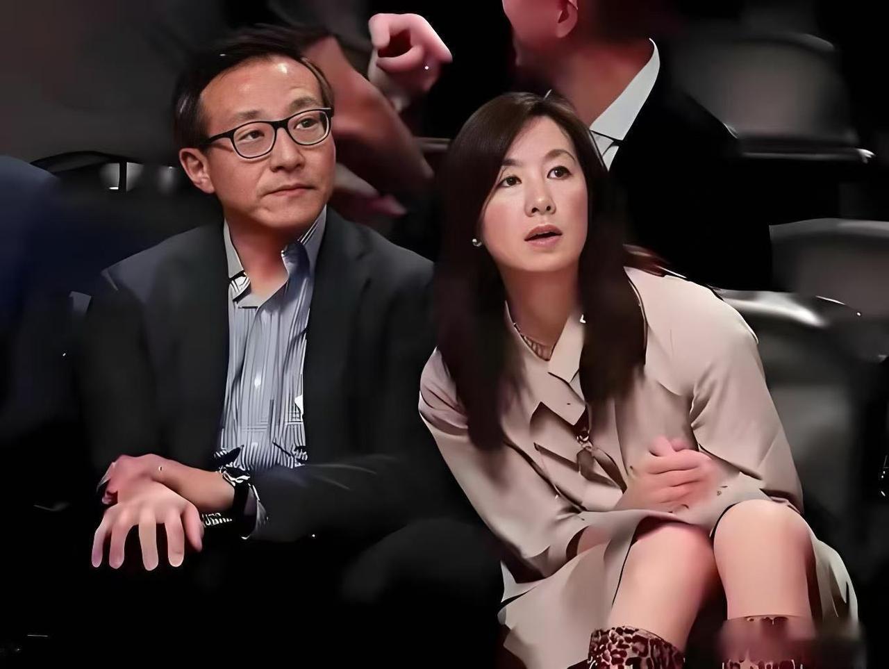 蔡崇信官宣离婚，30年婚姻说散就散，但百亿商业帝国却纹丝不动。
很多人知道蔡崇信