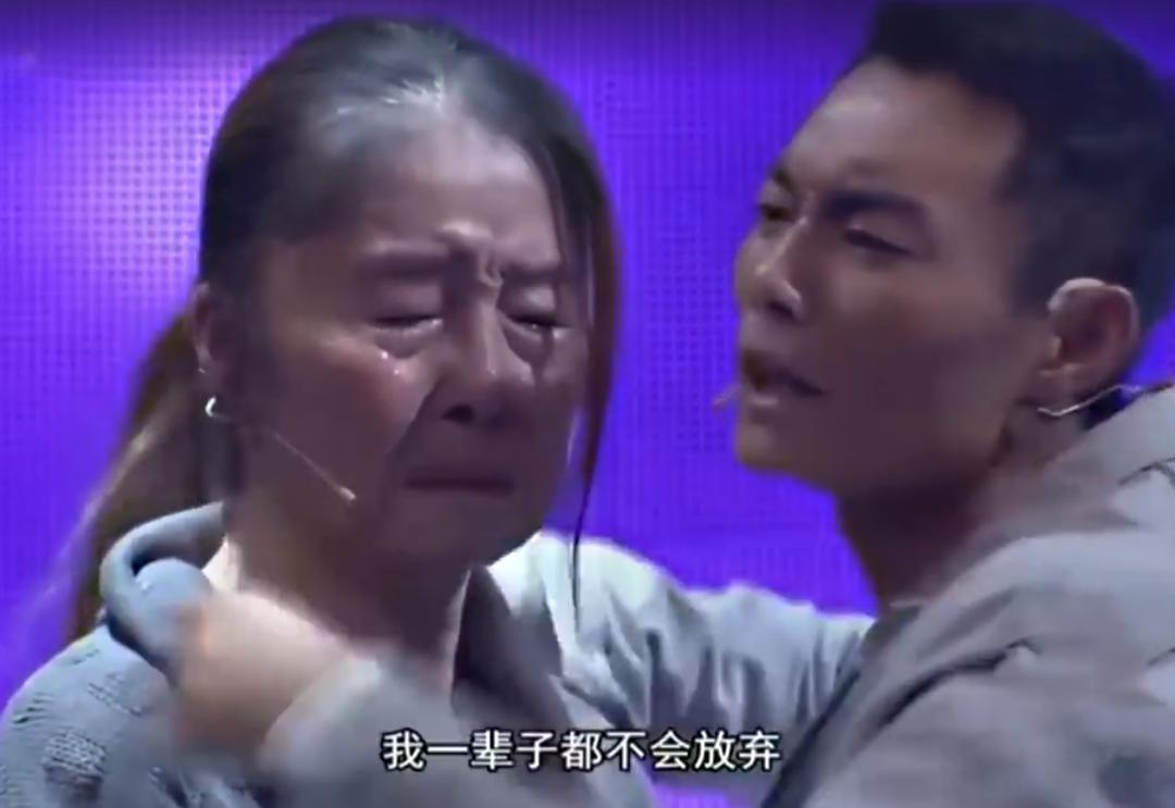 20岁女孩一夜变“80岁老太”，丈夫曾恐惧，儿子喊奶奶，如今她过得怎样了？

