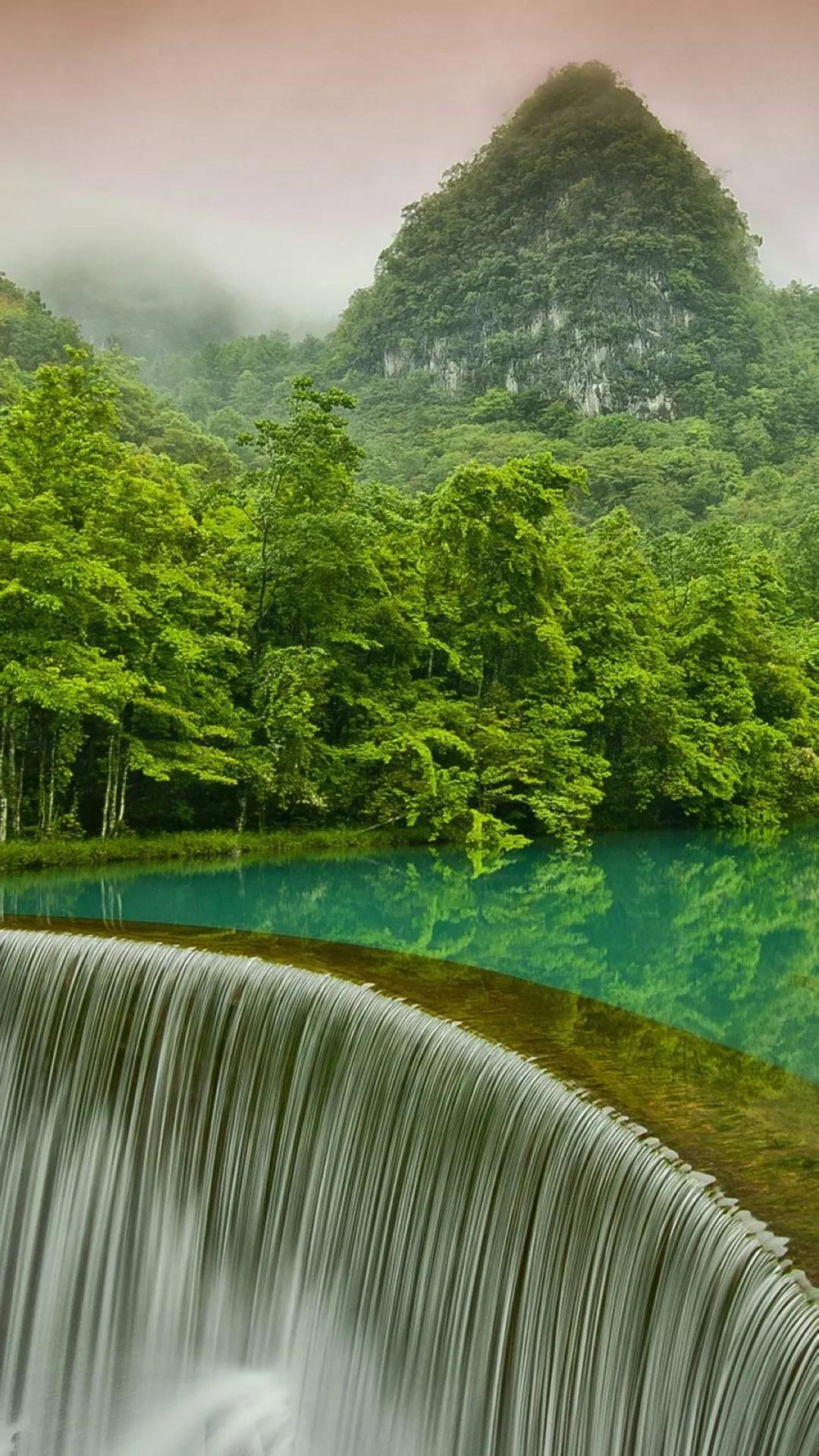 天是阳，地是阴。身体是阴，情绪是阳。如果一个人的情绪总是低落是怎么回事呢？答案是