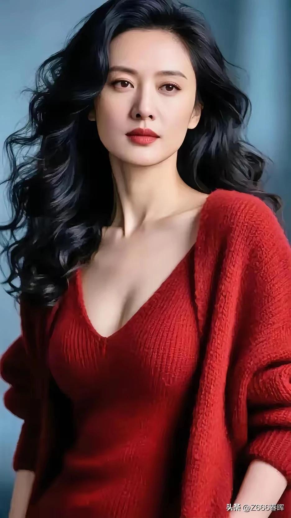 人生这杯酒太稠，
酸甜苦辣肚里流。
只要心态调得好，
抛弃俗物尽逍遥。