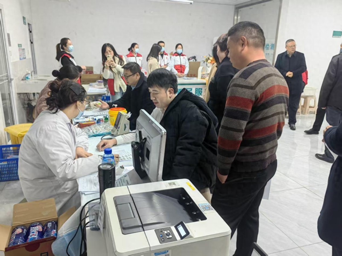 红会牵线聚热血 博爱暖冬护生命——江夏区红十字会冬季无偿献血系列活动燃动全城