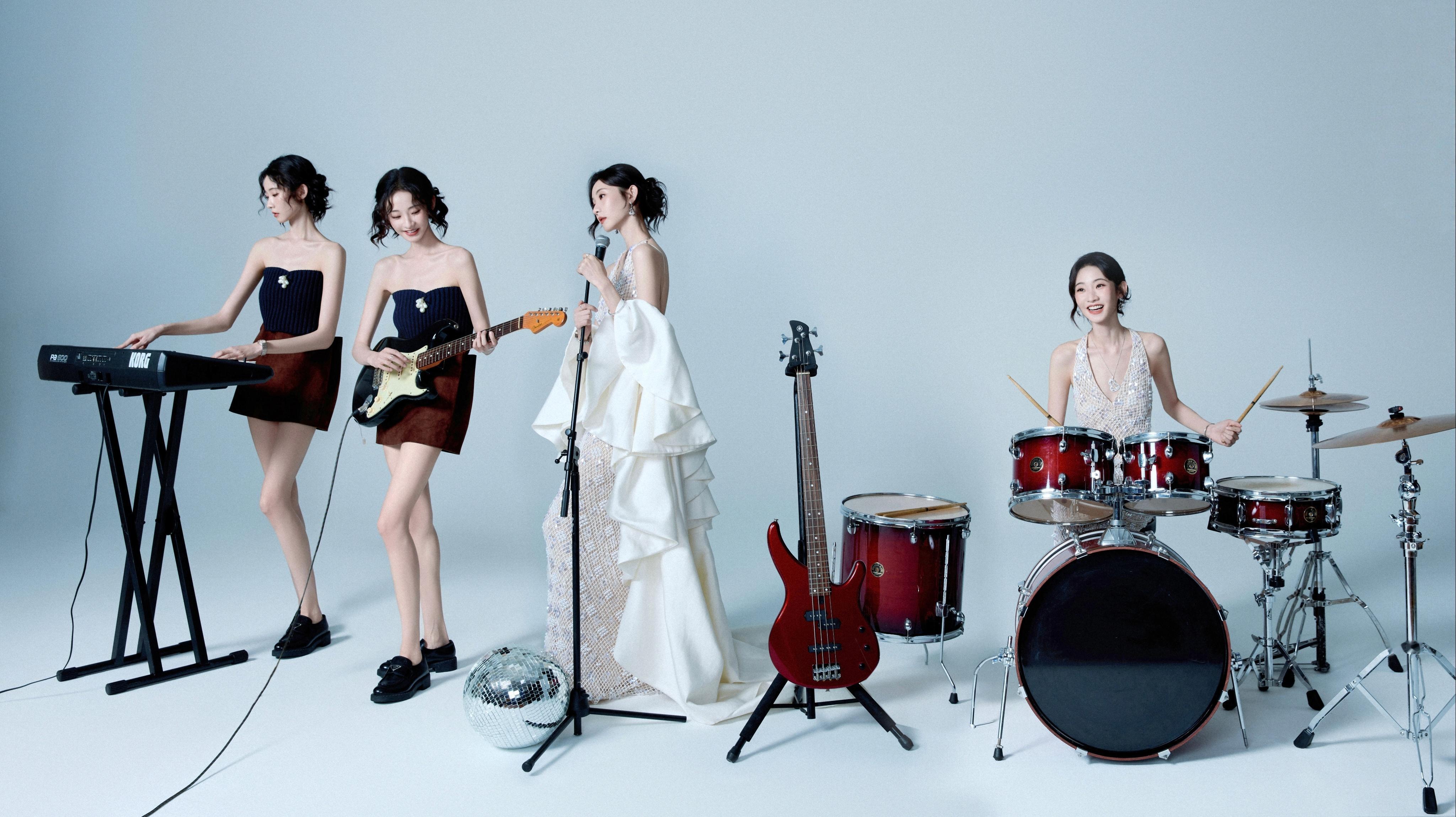 张艺凡 一个人就是一支乐队🥁🪗🎤​​​