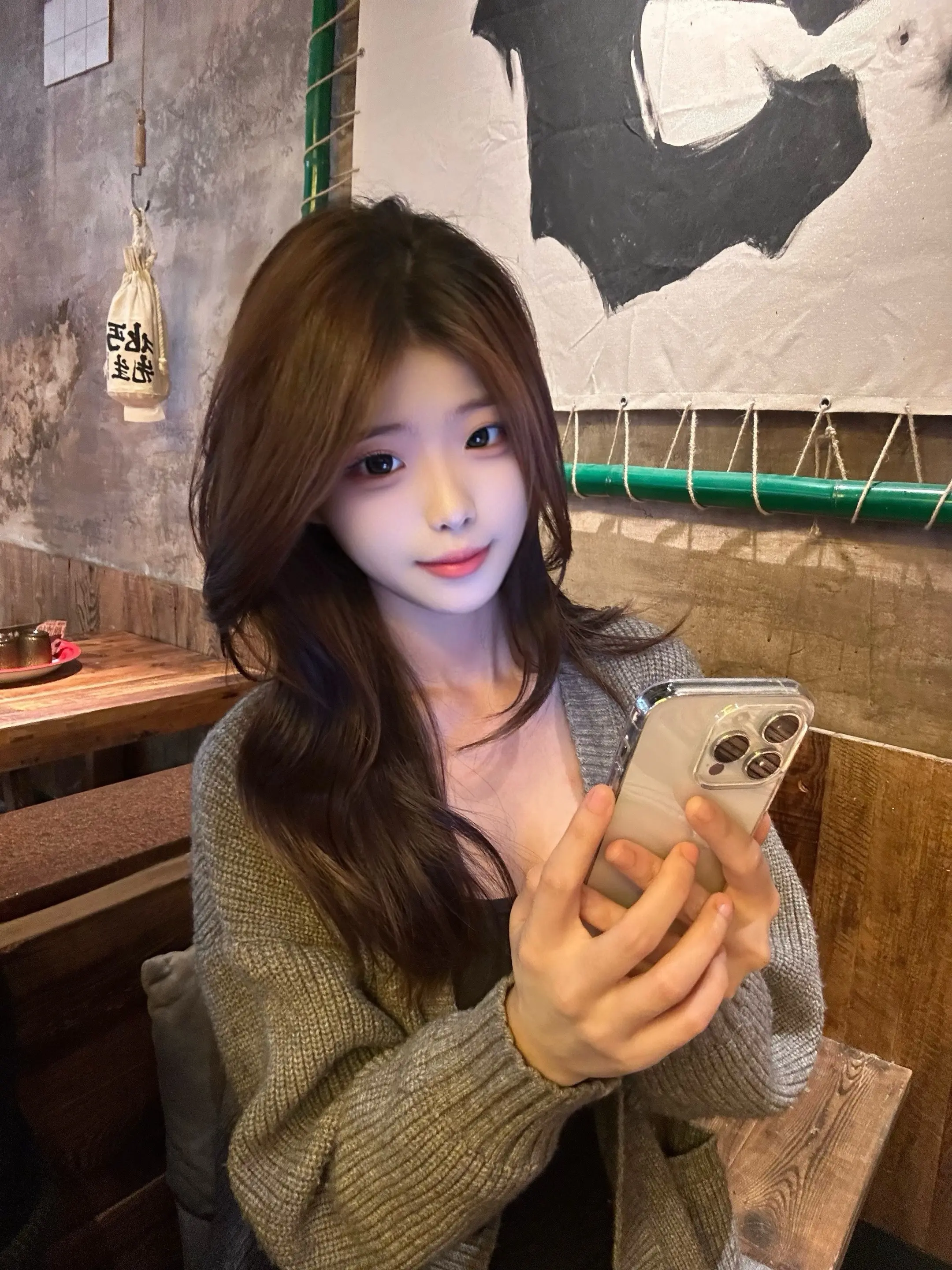 哎一古。。。老天爷你是不是搞错了… 我原本应该留着黑长卷画着韩妆穿梭在...