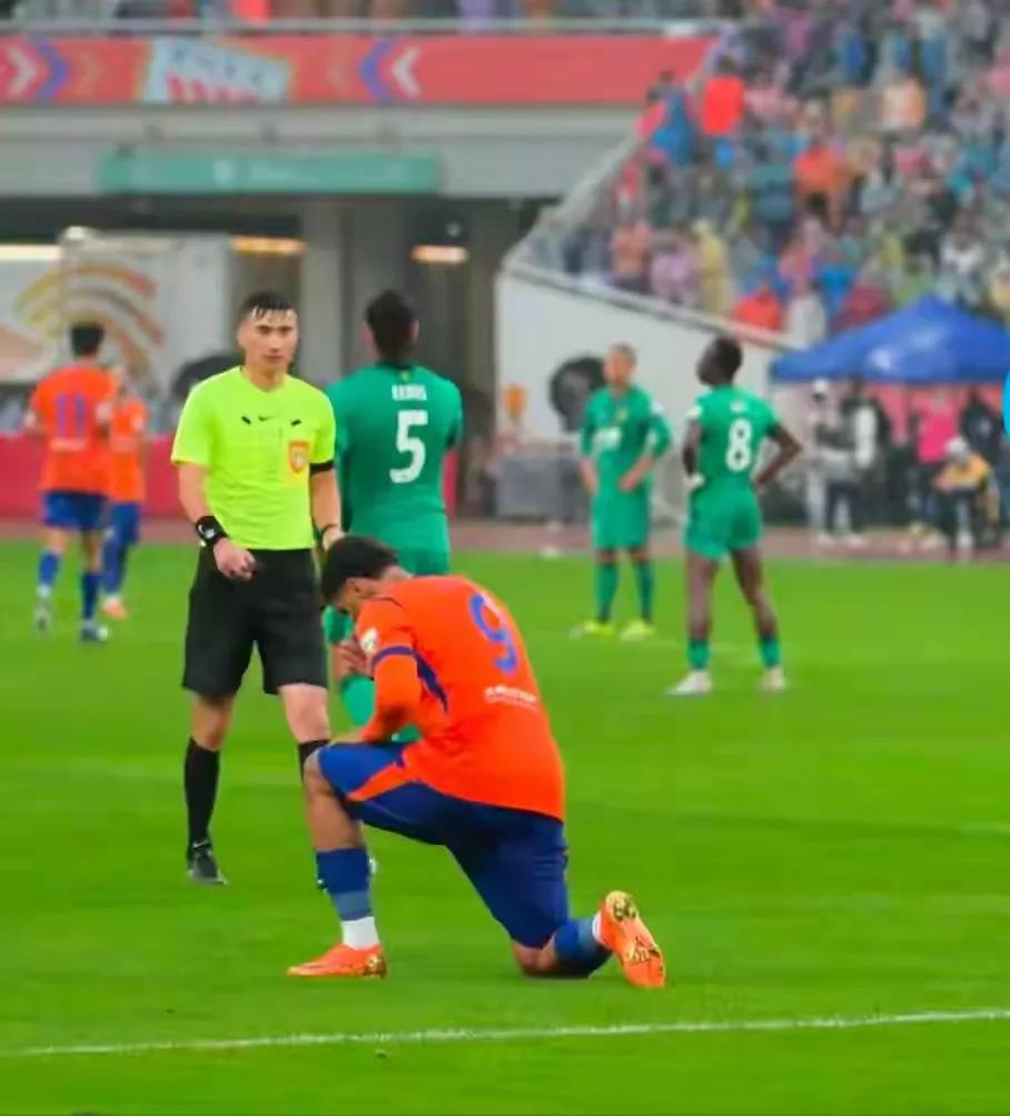 提起裁判都是泪 这次反转的有点大

山东泰山沉寂了好几年，成绩上不去也下不来，人