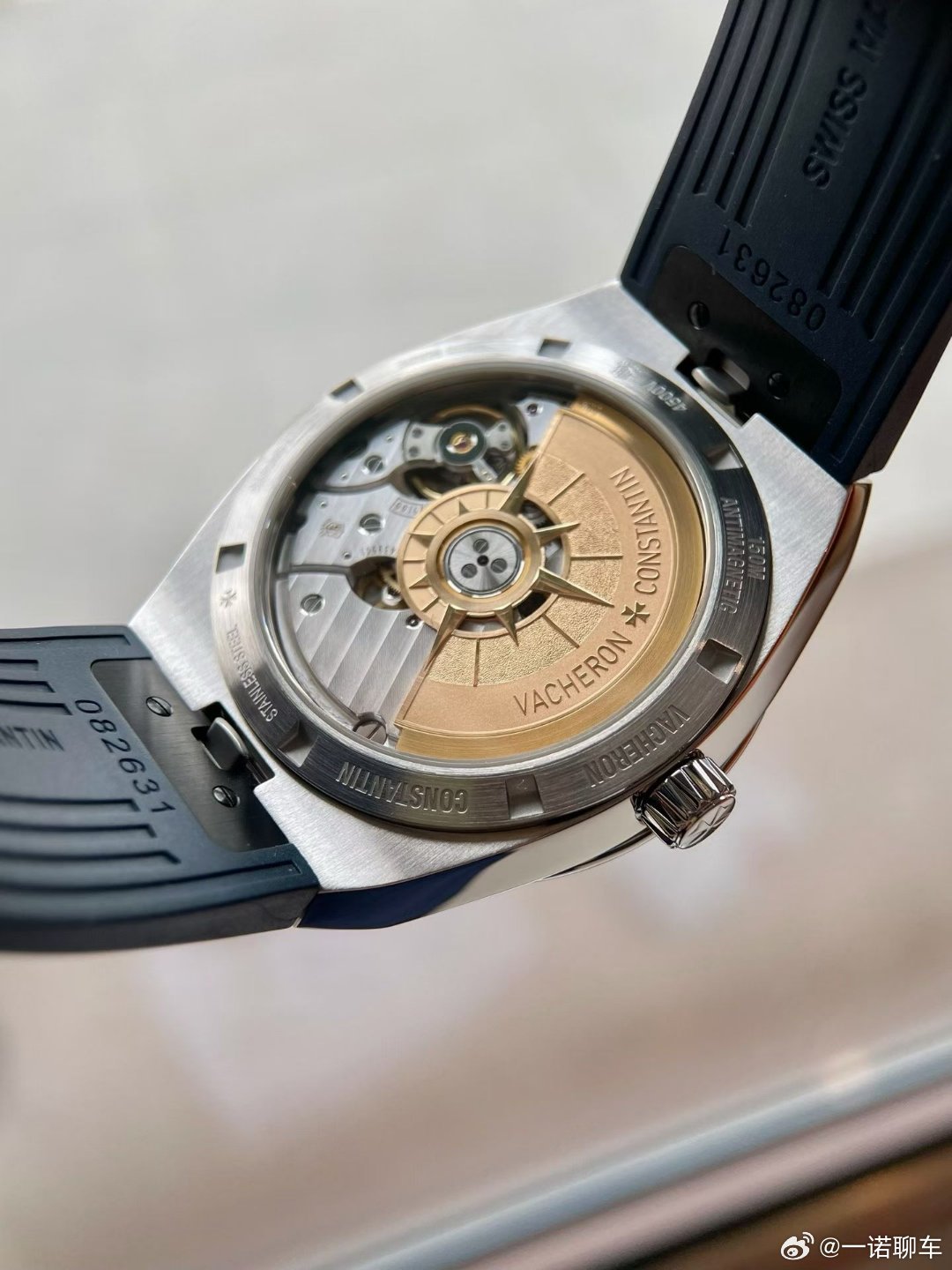 江诗丹顿 纵横四海4500V这个表有点意思 最近又想琢磨换个表 这个原厂配了三条