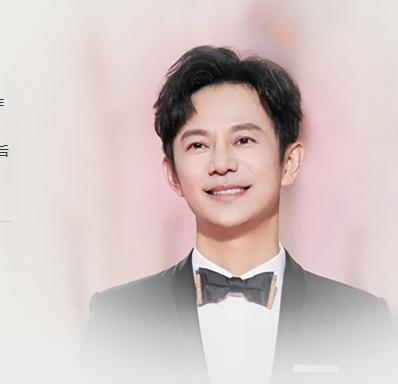 谁还在为年龄焦虑？何炅这波回应直接戳破了大家的误区！
50 多岁的他在视界大会上