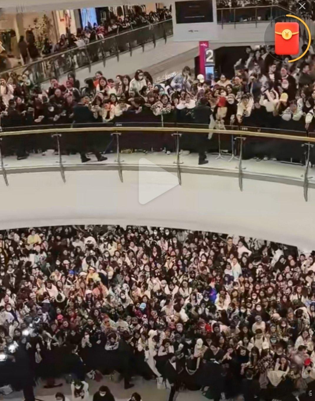 这线下人气好牛啊 