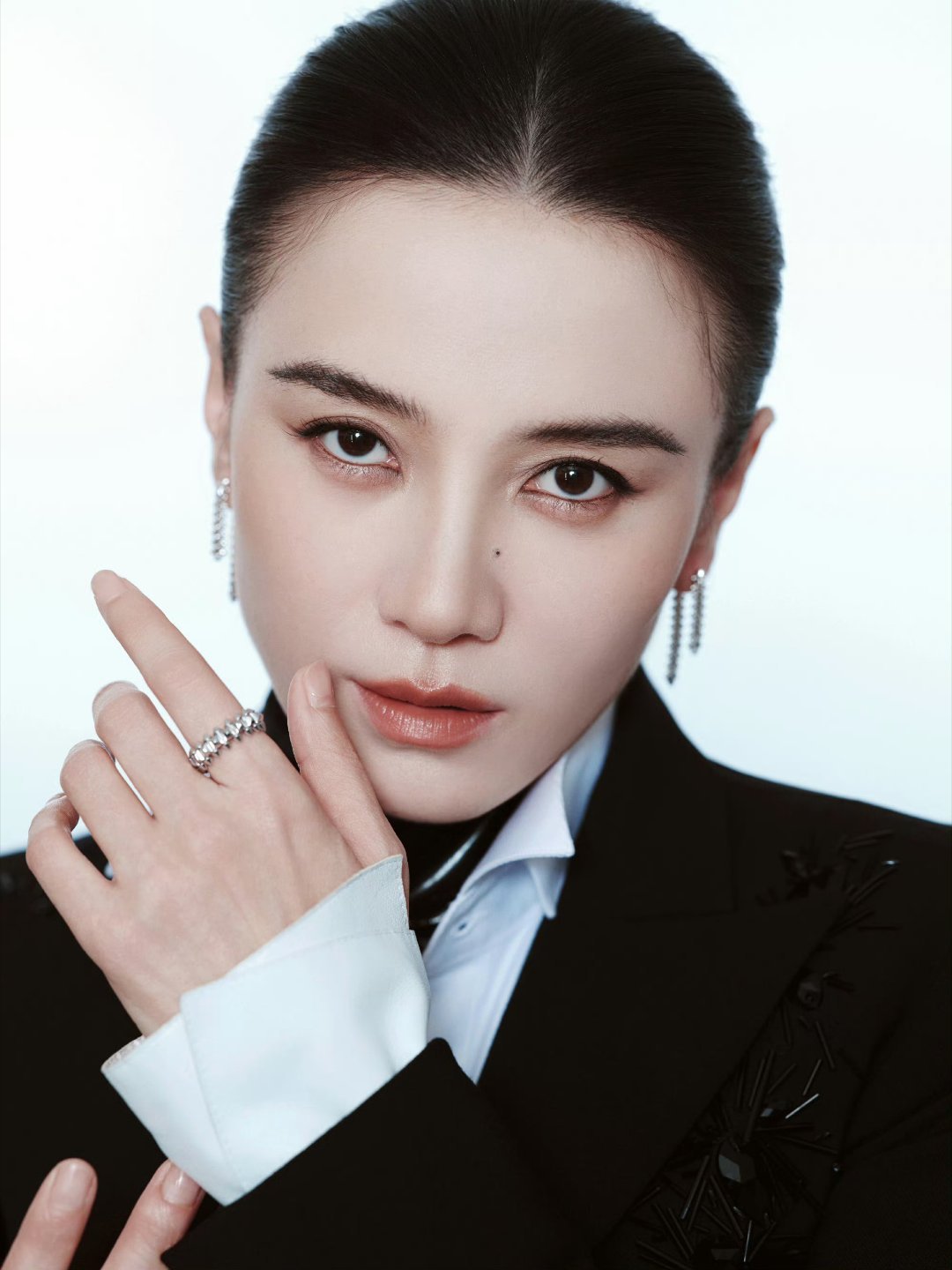 女演员三大奖满贯代表作宋佳凭《山花烂漫时》张桂梅一角成为首位单角色集齐飞天奖/金