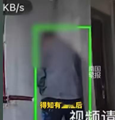 湖北仙桃，一个防水工人，对新房进行装修施工时，他忍不住了，对着布满电线的墙面就小