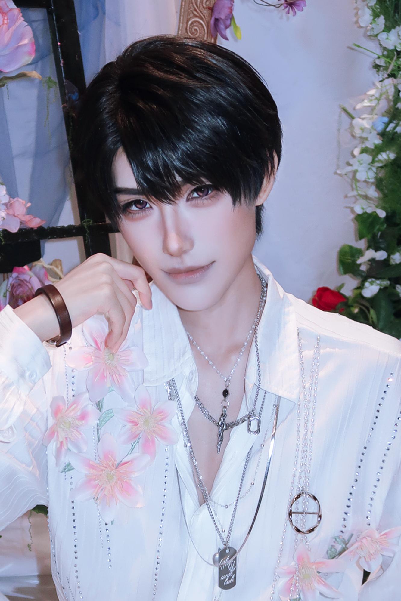 坏了，怎么把两张照片p成同一张脸啊😣。