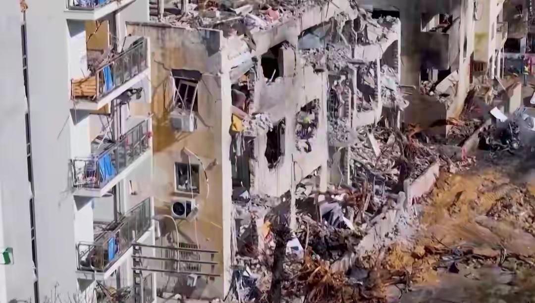 伊朗与黎巴嫩真主党协同对以色列中部发起攻击。3月4日，在伊朗弹道导弹来袭时，以色