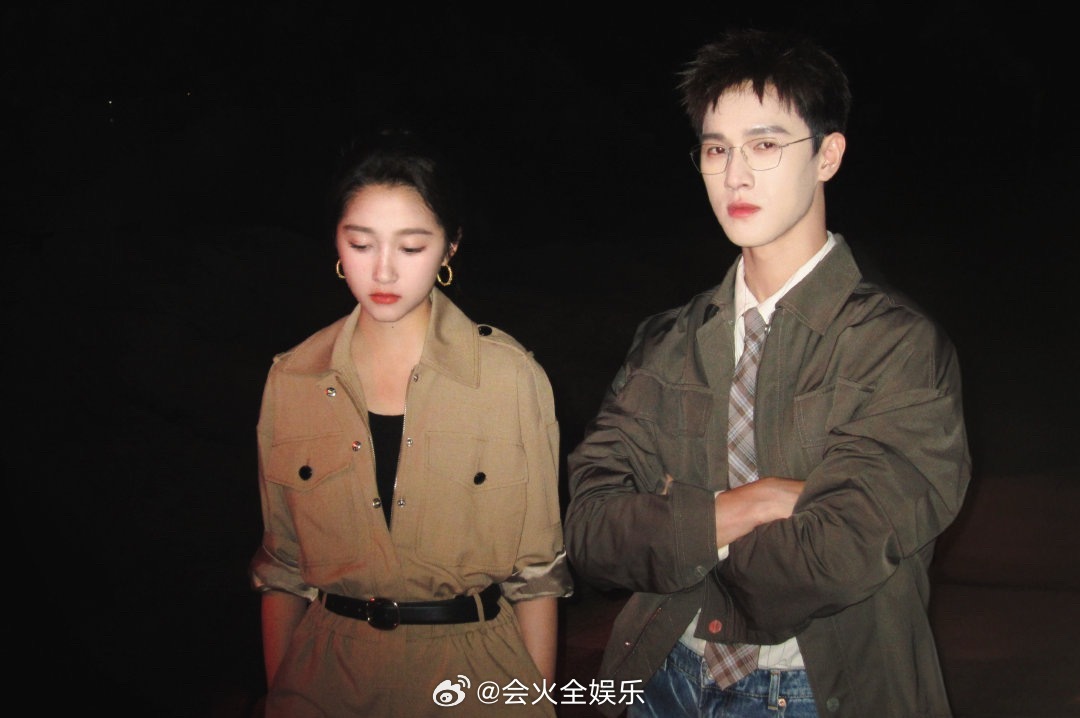 我会一直燥候这个定晴信武！关晓彤李昀锐ccd李昀锐晒与关晓彤ccd合照 ​​​