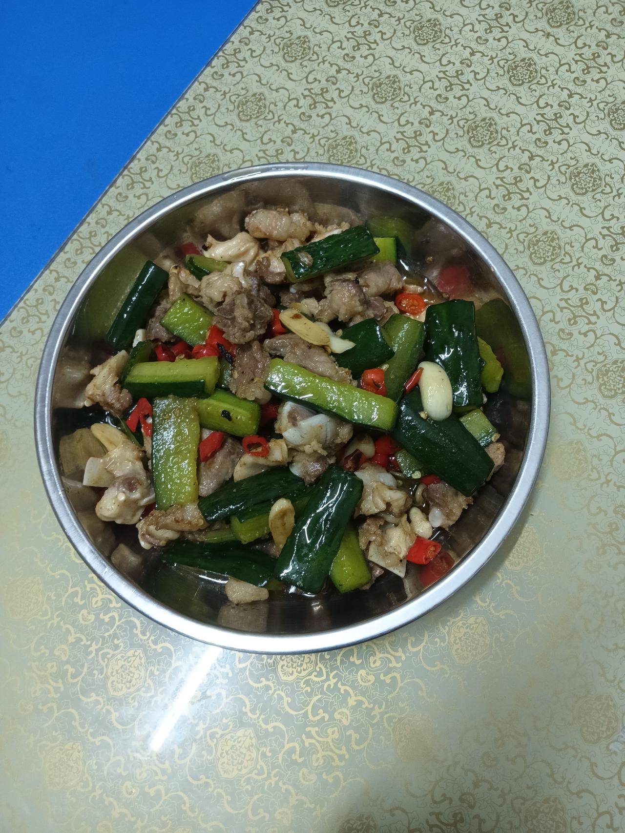 一个八零后的单身打工女人，有很多网友说，你一个人为什么要租房呢？我从出来打工到现