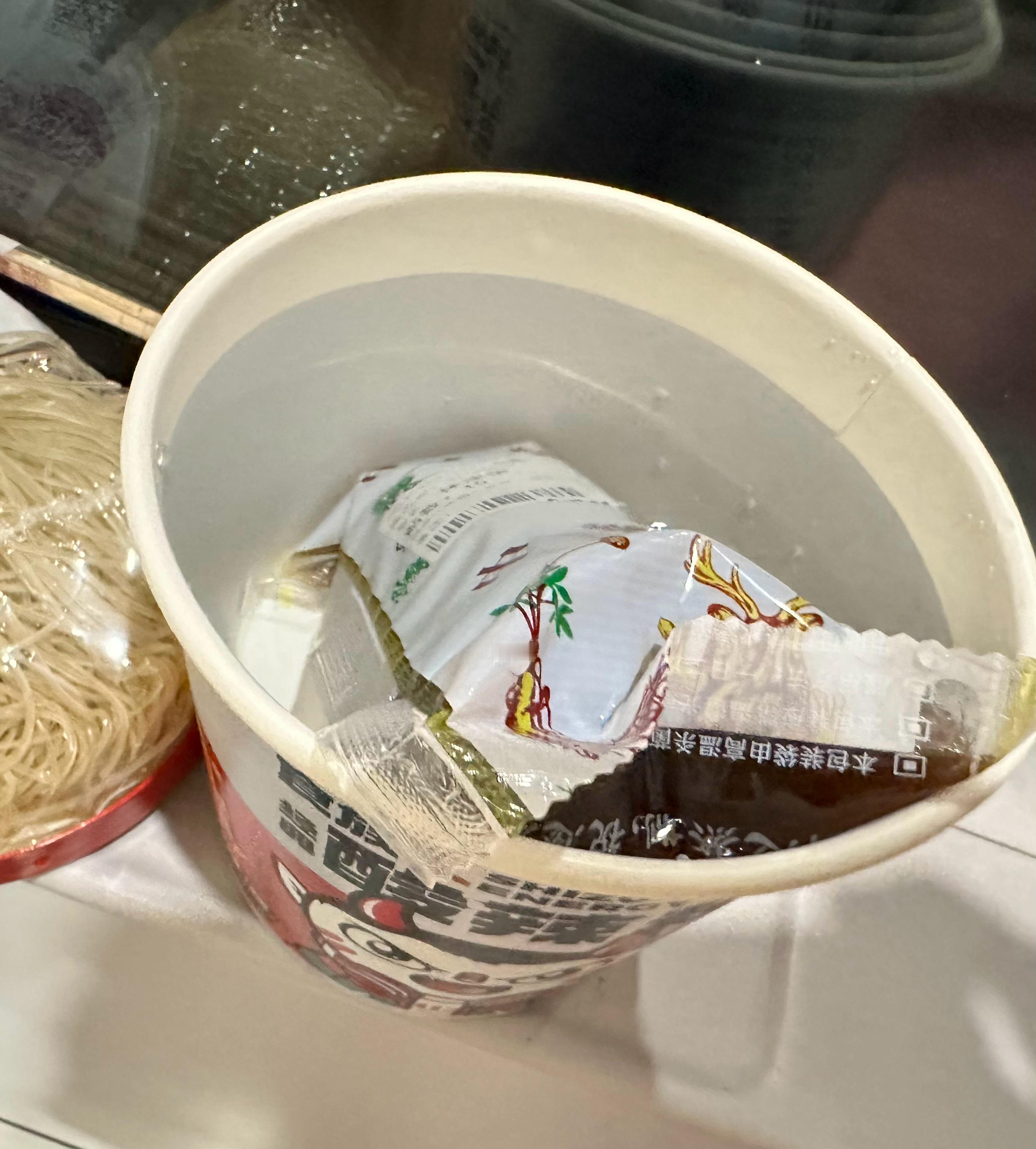 #林津伊[超话]# 论在动车上热药的聪明才智[喵喵][喵喵]（机智如我(๑•̀ㅂ