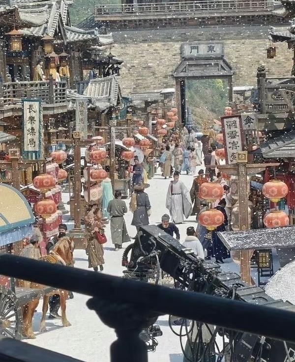 哇塞，看到檀健次《何不同舟渡》的置景原图，审美氛围好绝，完全精品大剧既视感，这剧