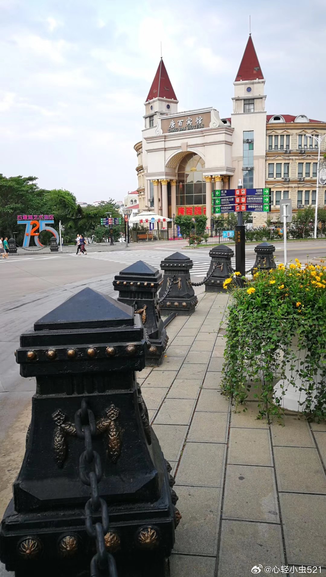 慢品人间烟火色，闲观万事岁月长。​（河北秦皇岛  北戴河） ​​​