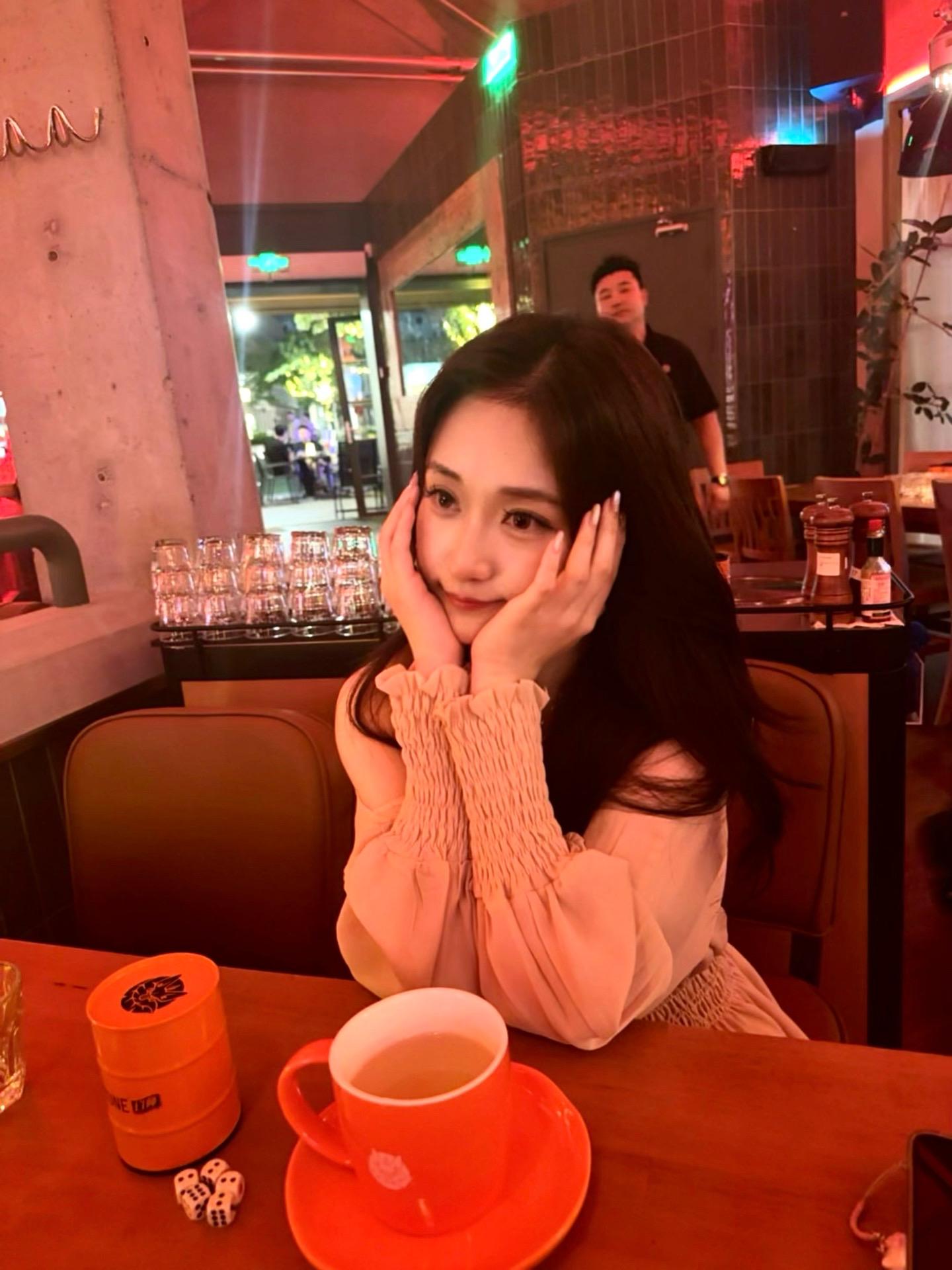 漂亮的脸蛋太多了 我只想做个幸福的小女孩
