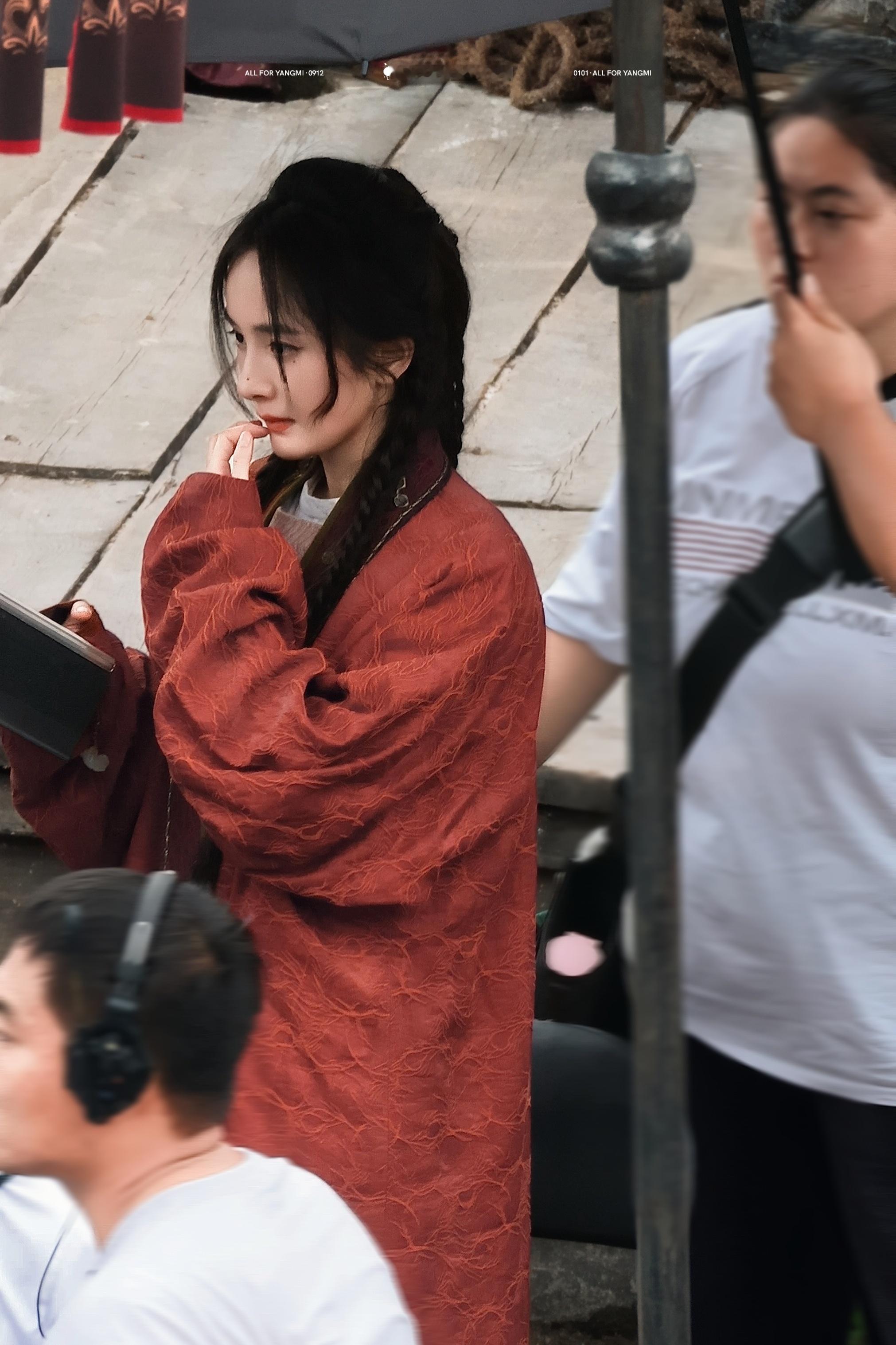 小糯米已经和TF五代一样大了还是多关注杨幂本人吧，姐的古装就是这么权威啊！ 