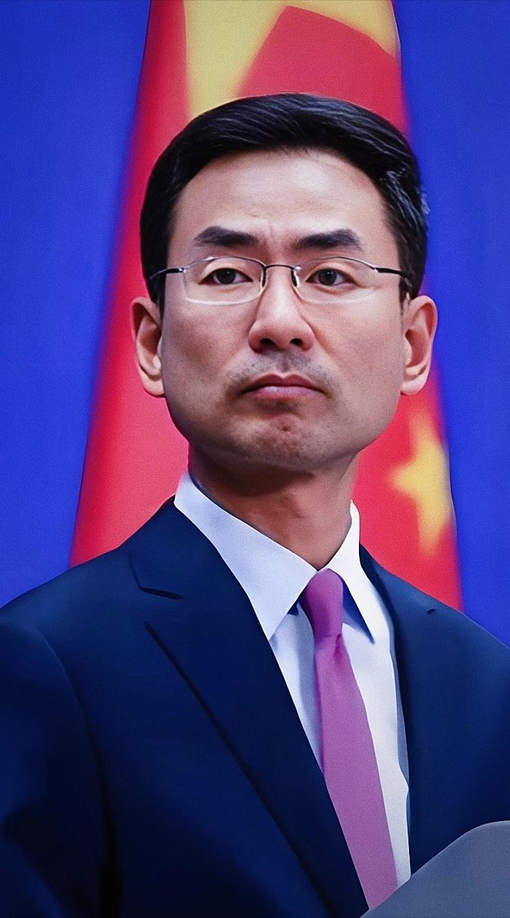 认怂就是认怂，
别拿格局当遮羞布，
这玩意儿最容易麻痹人的心智 

这帮人是真看