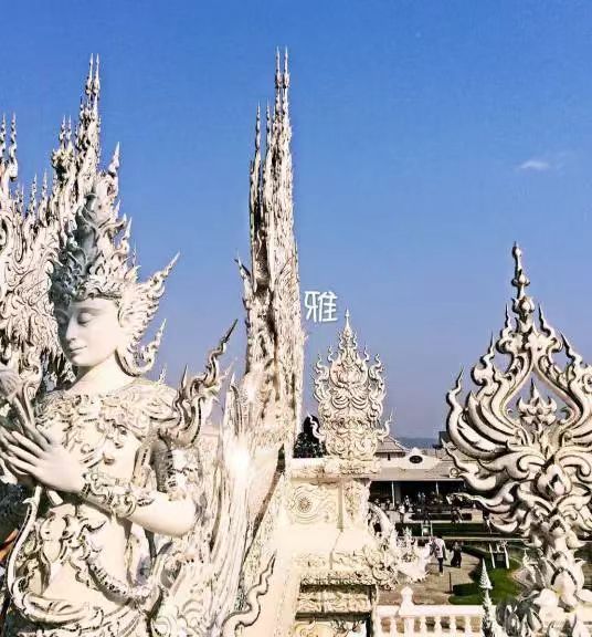 泰国被称为“微笑国度”是个人最爱的旅行目的地之一湄南河蜿蜒流淌着它的古远大皇宫矗