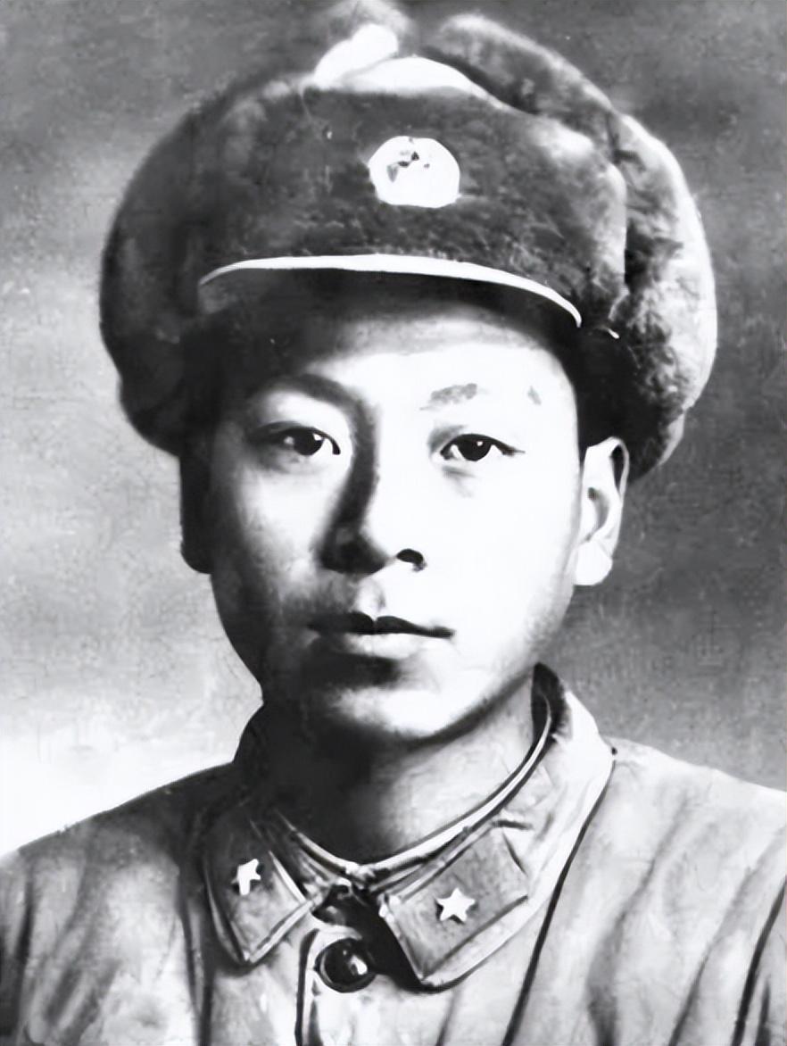 1962年，解放军的一个连不慎陷入印军的埋伏，被围在一片开阔地，两侧的机枪碉堡疯
