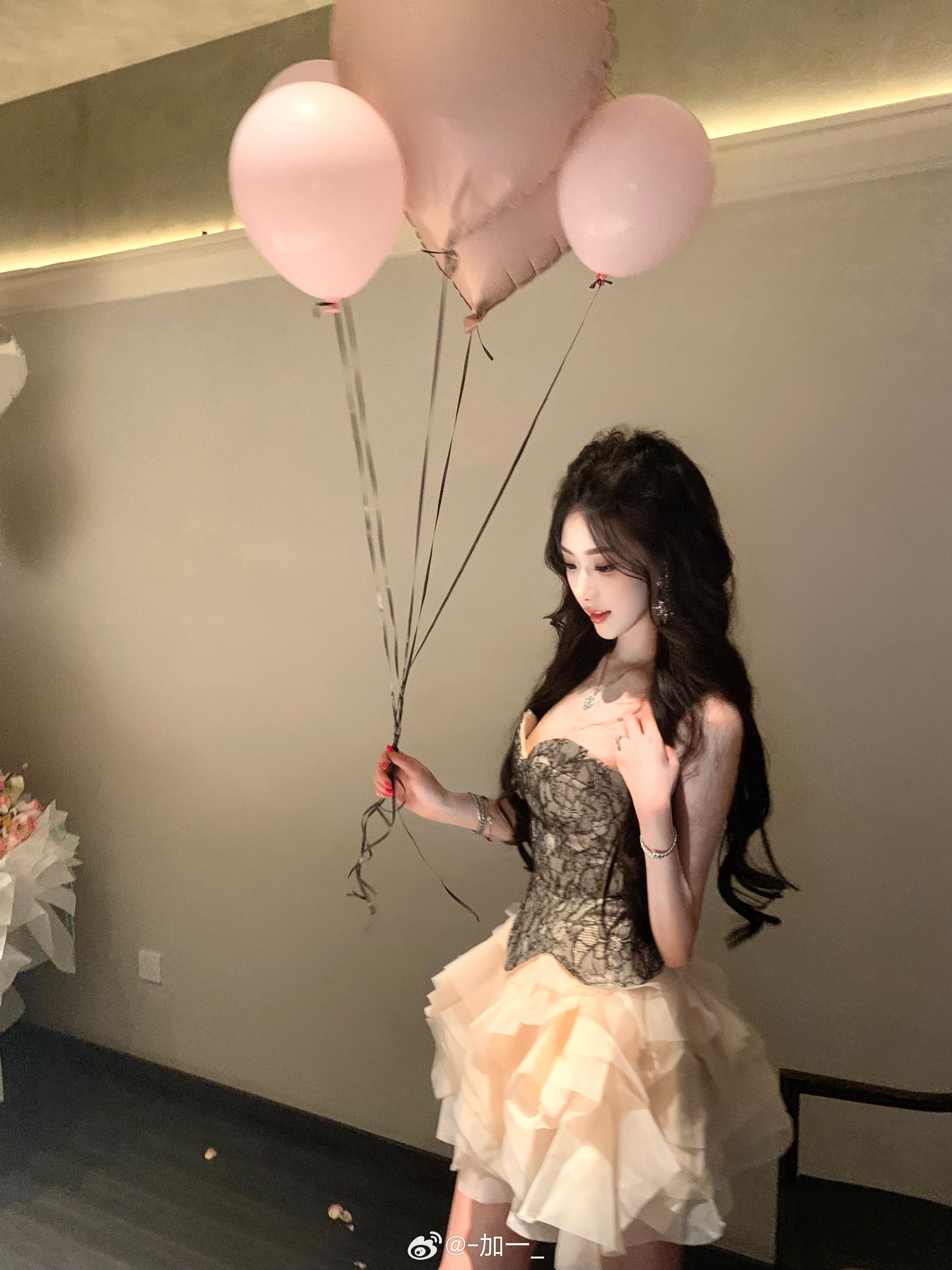 +1🎂最近几天把一年没喝过的🍷都补回来了… 