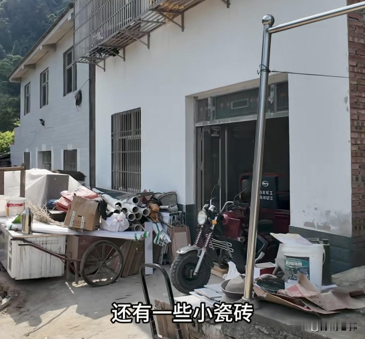 湖北宜昌的博主子安回家装修房子，买来了一些材料，没有想到的是，连装修材料也被偷掉