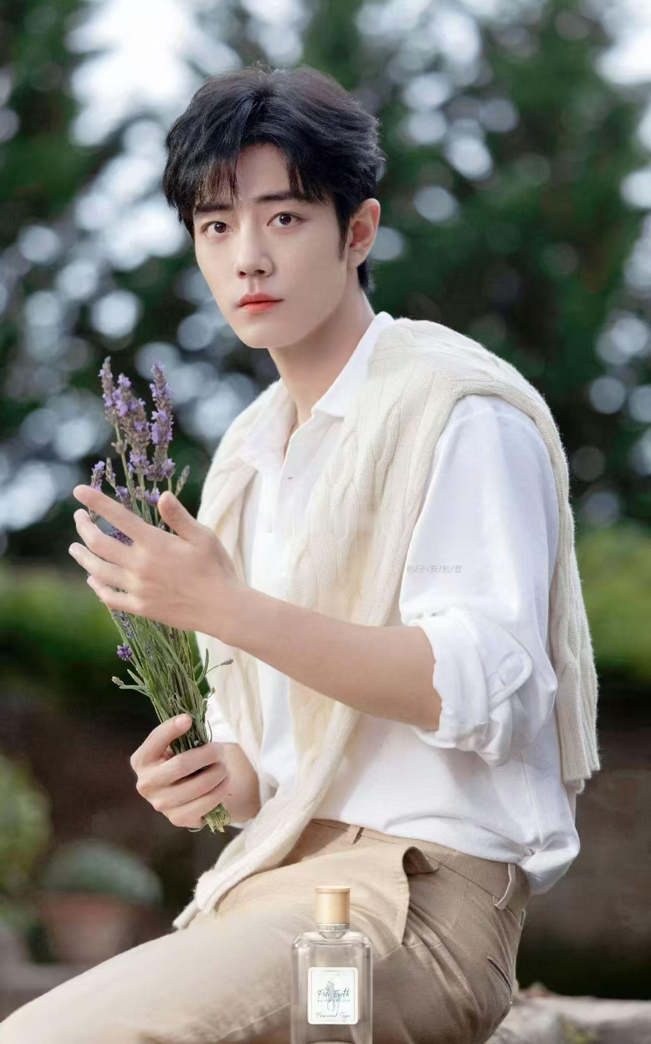 不知道 肖战的比例很曼妙肖战直接打假“人靠衣装”！简单穿搭配逆天曼妙比例，自带建