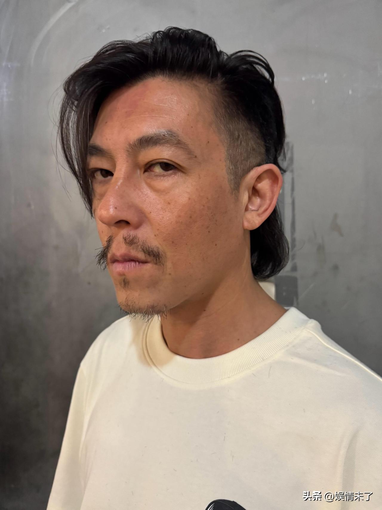 冠希哥又出新造型了，这是苍老颓废风嘛