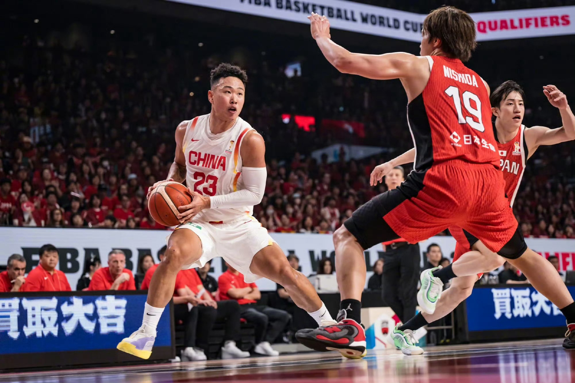 这场逆转经典告诉我们，篮球比赛只靠精神胜利法是赢不了的，关键是建立在战略基础上的