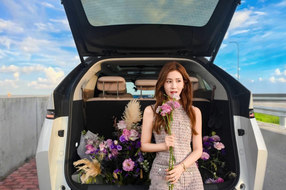 【小鹏X9明星车主再添一员，韩国艺人李多海提车小鹏X9开心到跳舞！】 近日，韩国