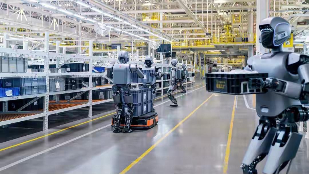 以前，中国在很多领域努力追赶西方的脚步。但现在形势逆转，西方根本追不上中国了。