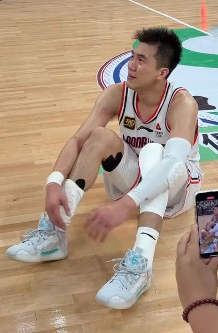 郭艾伦：“他们都说我打不了球，我还能打球，我没有打不了！”#cba30年有你有我