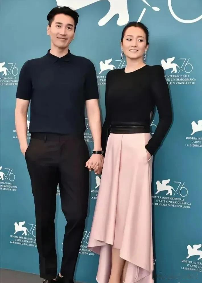 你能看出来巩俐比赵又廷大18岁吗？#巩俐的自然容颜# #你喜欢巩俐吗#