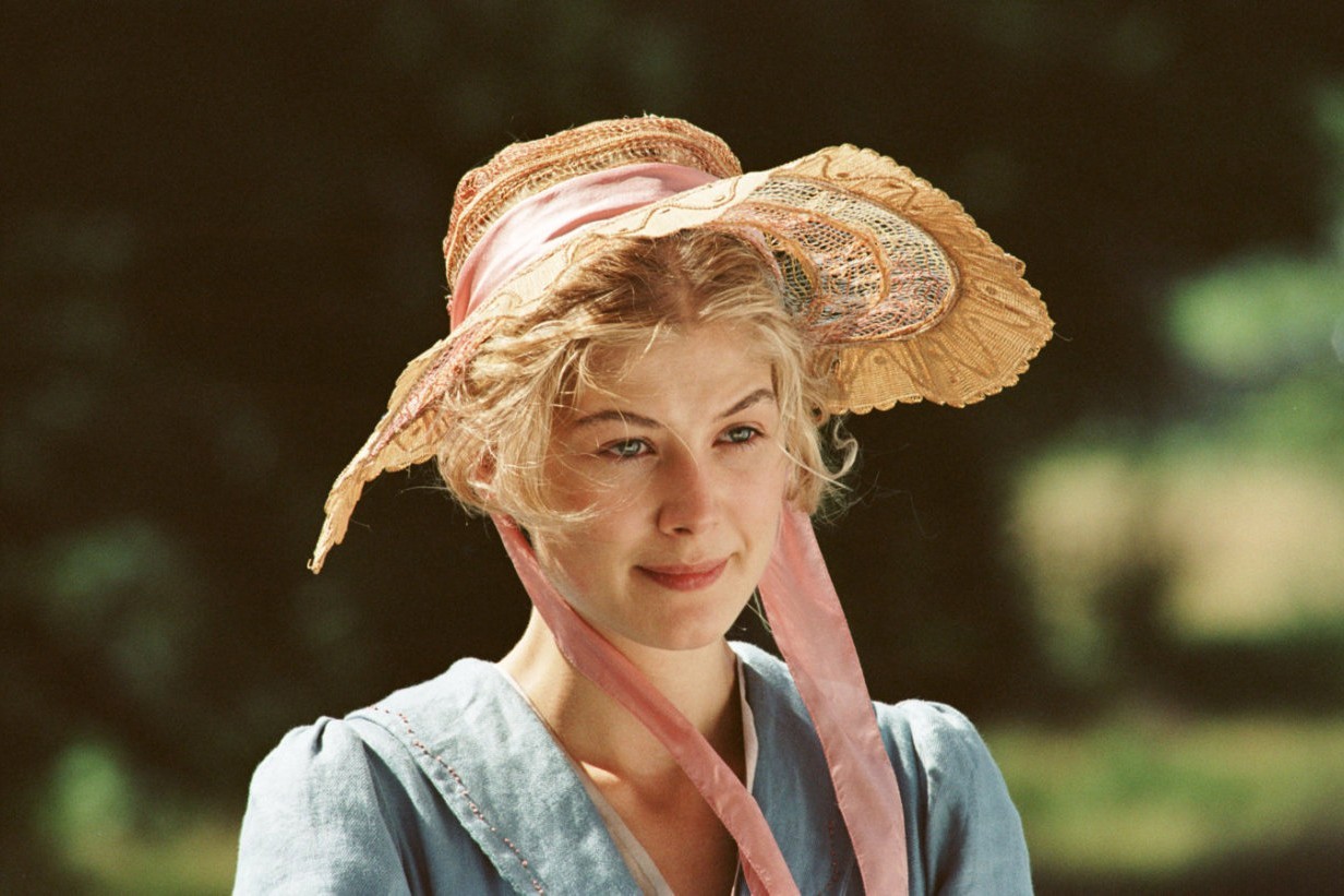 🔻裴淳华在电影《傲慢与偏见》中饰演简·班纳特。🔻2005年。热点现场海外新鲜