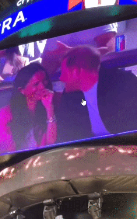 动图。梅根拒绝哈里的亲亲，怎么这次变矜持啦？[大笑][大笑]
昨天哈里梅根一起去