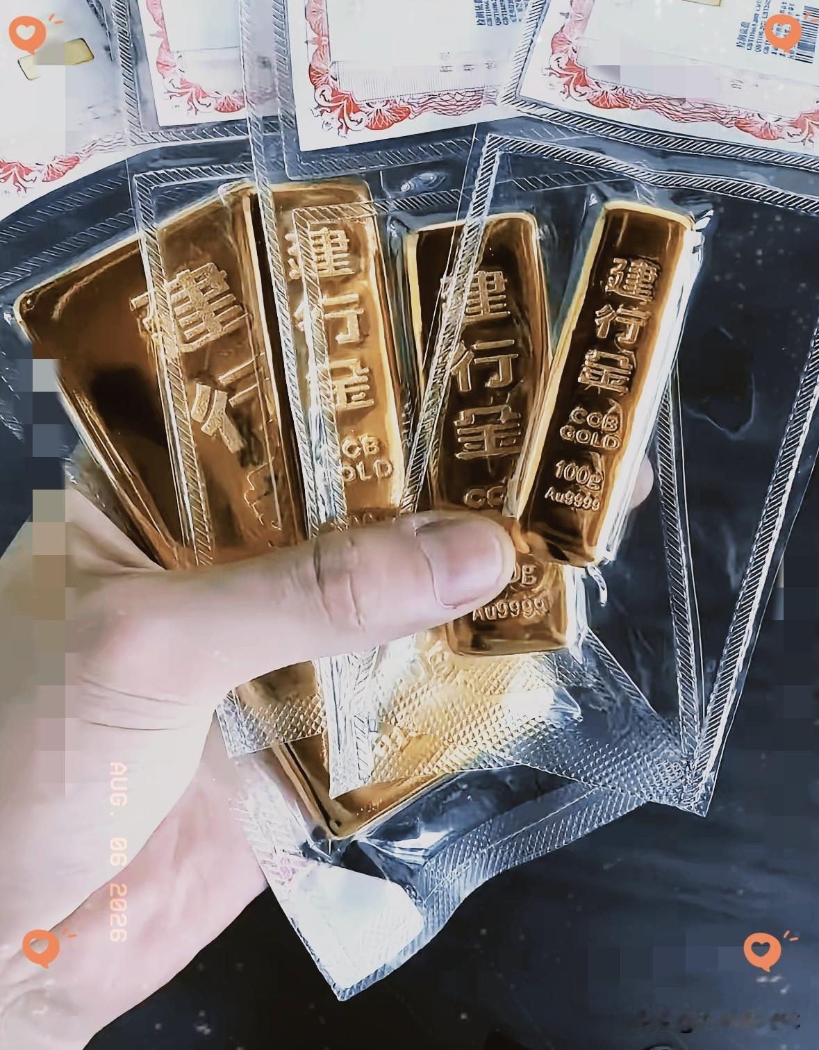 刚刚才发现，
暗金已经彻底涨疯了！
​8月6日一觉睡醒，直接就猛涨到了922每克