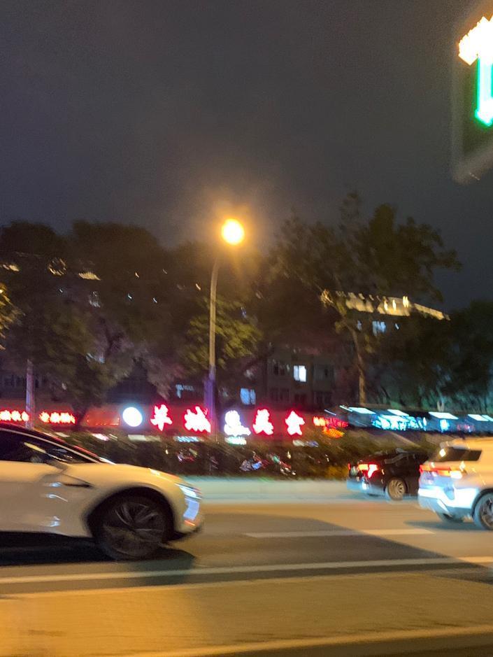 北京又一个老饭馆倒了？北三环安贞桥，路过这看见大牌子，原来是不是叫什么丰华？怎么