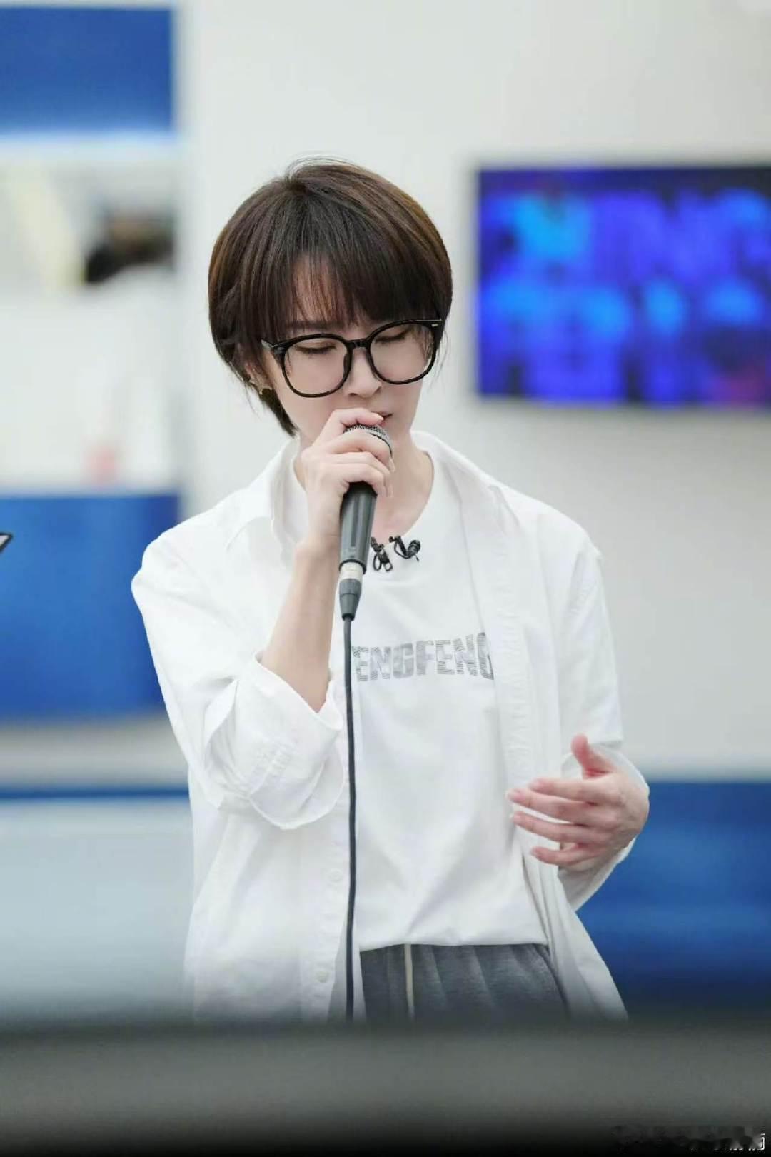 谢楠戏腔 谢楠浪姐二公小考《冷夜》唱戏腔了，好好听！ 