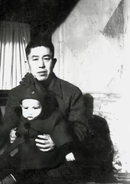 1952年6月，郑洞国被任命为水利部参事，欲举家北上，妻子陈碧莲却不愿从，理由是