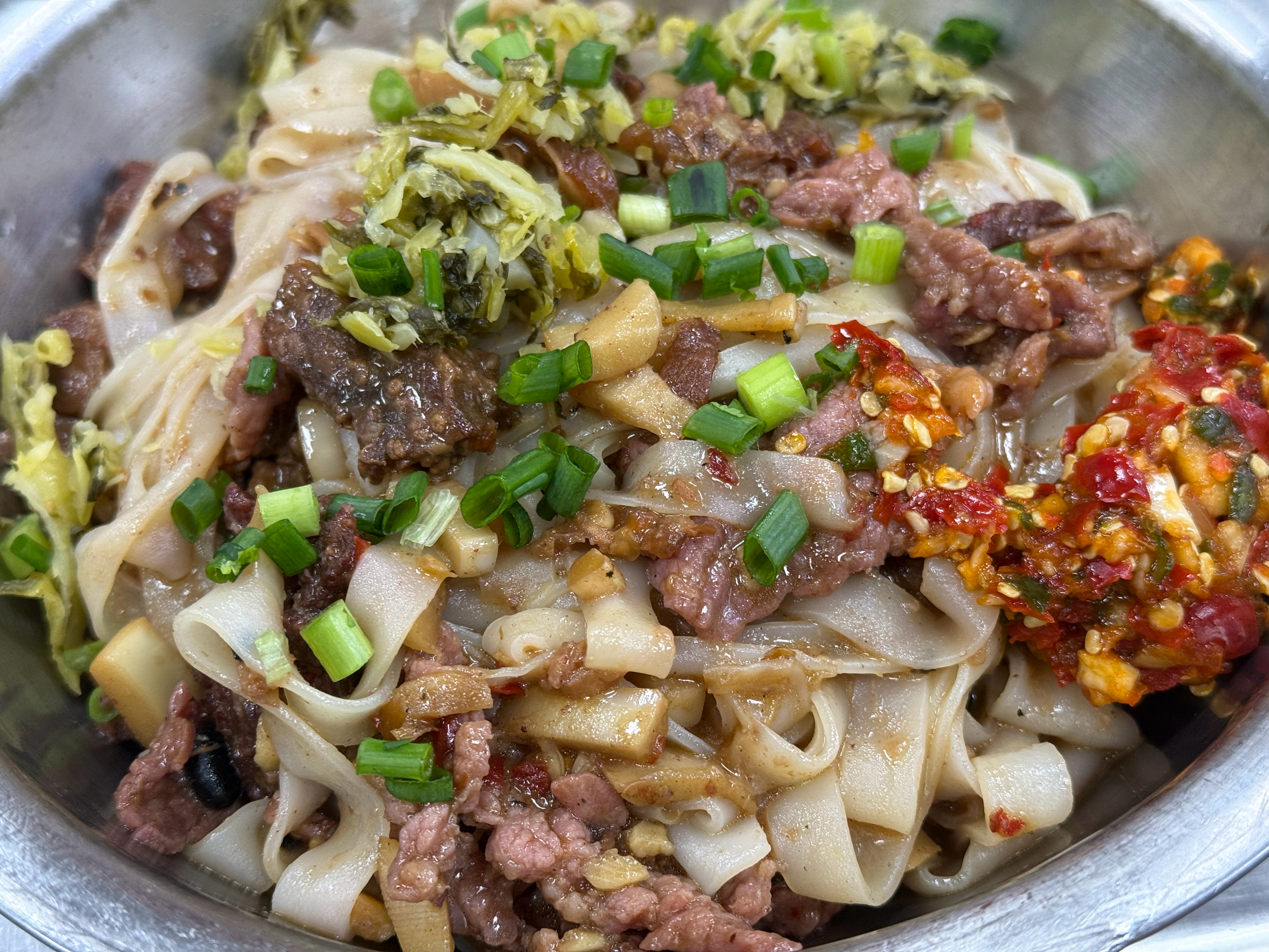 虽然他们说老友粉干捞是异类，但是！！！！好好吃啊朋友们！！！！阿狱的反向减肥指南