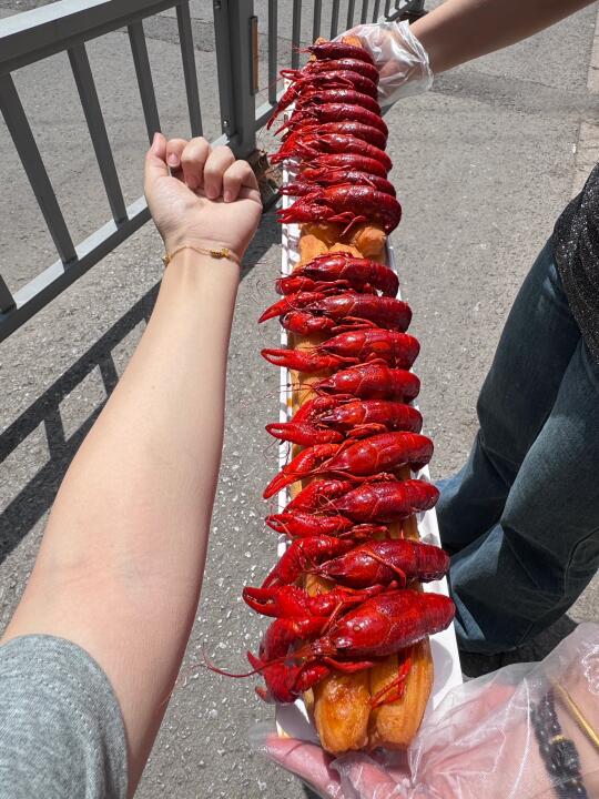 无锡人民吃太好了！！油条配龙虾🦞