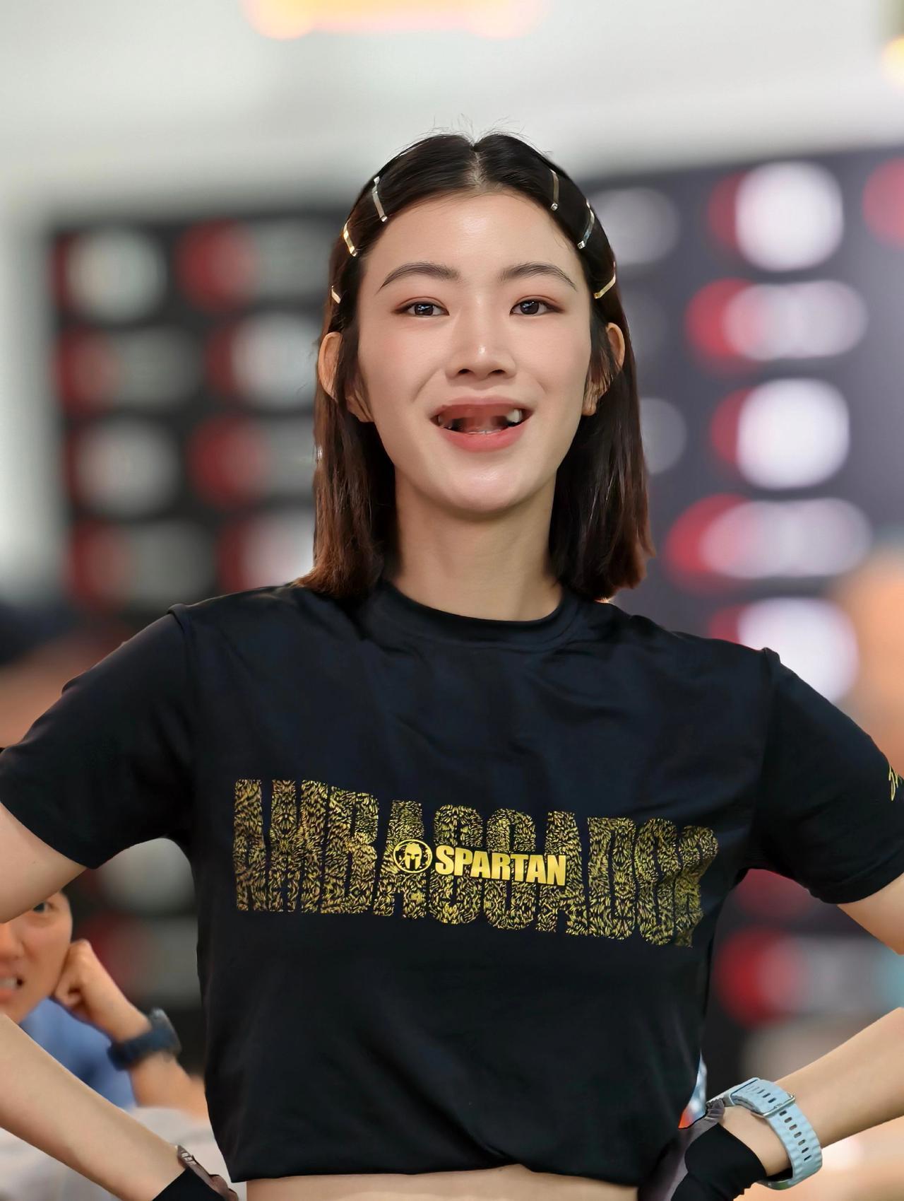 运动女孩 健身 斯巴达deka 夏天的味道